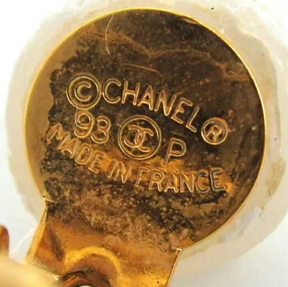 AUTHENTIC CHANEL 93P FAKE PEARLE CC EARRING - Picture 7 of 9